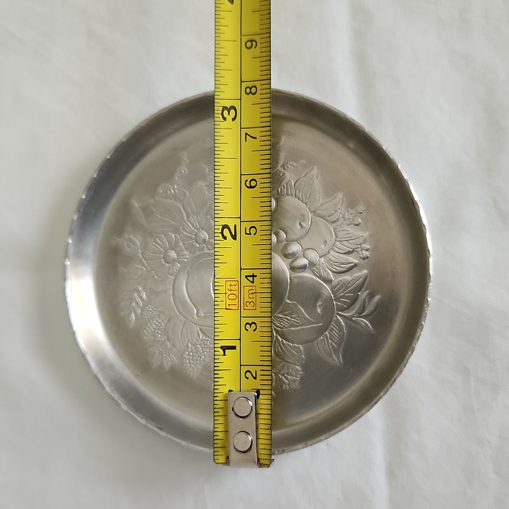 Vintage aluminum small trays and coasters. Fruit design - Picture 7 of 9